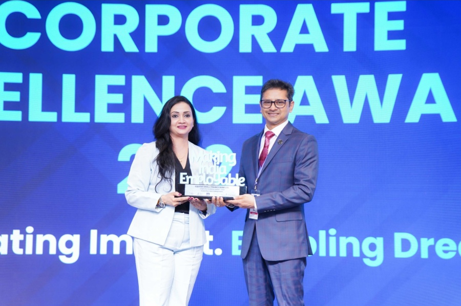 Award presentation with leaders on stage